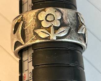 Rare retired James Avery Dove and floral ring sterling silver