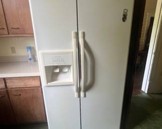 Refrigerator 