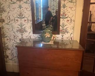 Quilt box with drawers underneath 