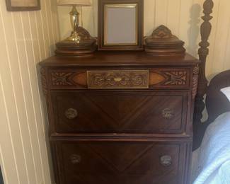 Chest of drawers with 2 hidden compartments on top 
