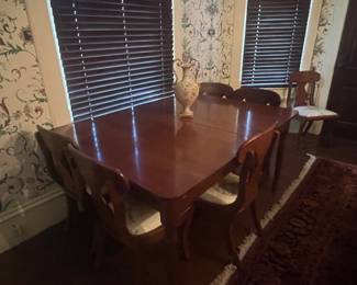 Dining table, has 4 leaves that are housed in a standing cabinet 