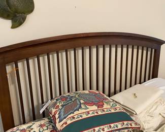 queen bed w/foam topper