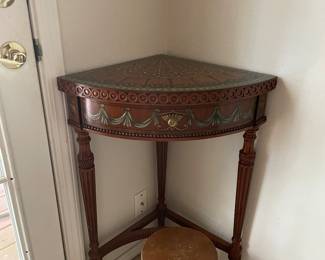 corner table