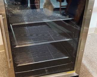 Vino-Temp 24 Inch Dual Zone Wine and Beverage Cooler. Top Condition.