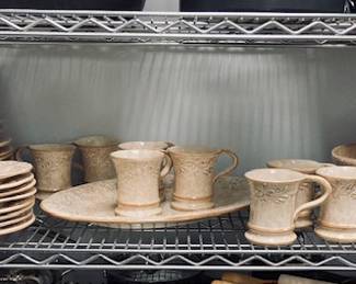 Large Set of Opera Nova Rale Dishes.