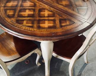 Hooker Furniture 9 Pc. Dining Table and Chairs. Top Condition.