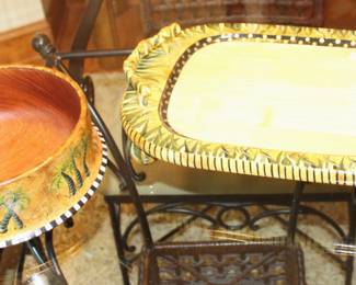 Lots of nice decorative items.