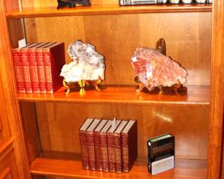 Very nice books and decorative objects are for sale.