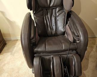 like-new Cozzia EC-670 message chair