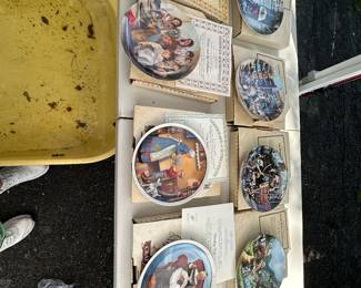 Collectible plates with authentication