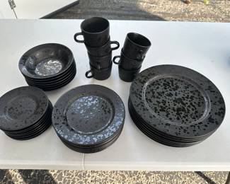 Black Dishware set 8 person
