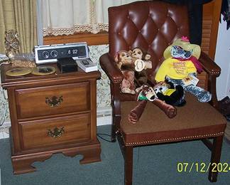 One of two night stands, Globe chair