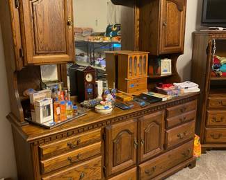 BEAUTIFUL LIGHTED DRESSER