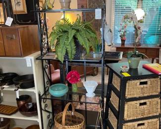 Bakers rack, nice size