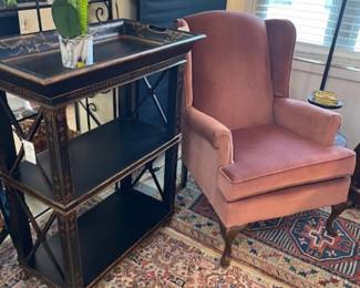 Beautiful clack shelf, great for small bar, upholstered chair