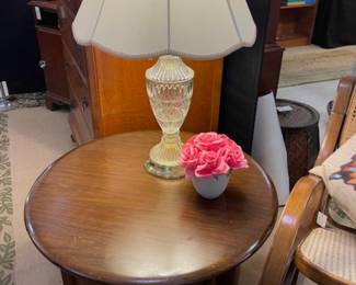 Wonderful round end table, lighting!