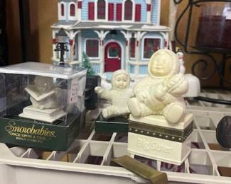 Snowbabies with the Christmas