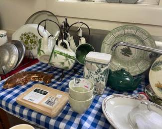 Cups, mugs and plates