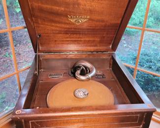 Victor Victrola console