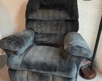 Clean Comfy Recliner