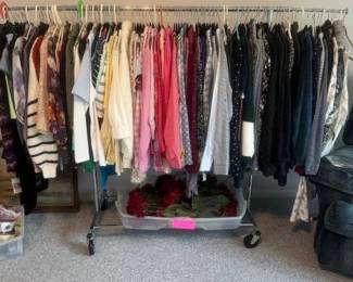 Ladies Tops Med  LG  XL  Clean and some NWT