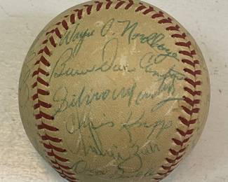 1977 Chicago White Sox Autographed Baseball with multiple signatures, approximately 28.