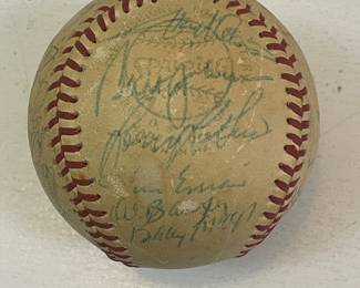 1977 Chicago White Sox Autographed Baseball with multiple signatures, approximately 28.