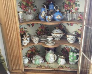 Lovely Napoleon Bee white and gold all signs indicate Serves as the maker