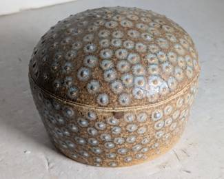 Lot 543: Two hand thrown pottery bowls, both signed to include BSS with largest measuring 6 " diameter