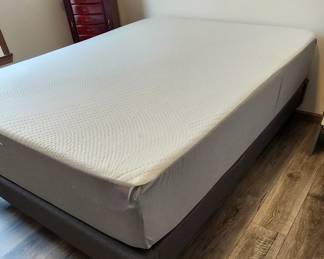 Queen King Coil, Like new. 