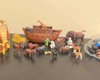 Toy Animal Mystery Lot Plus Enesco Nesting Orange Tabby Cat