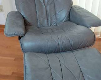 StressLess Leather Lounge Chair With Ottoman 