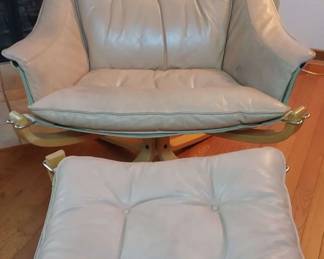 Falcon Style Leather Lounge Chair With Ottoman 