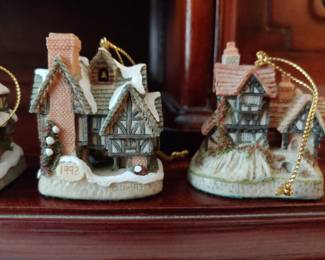 David Winter Miniatures: Scrooge's School / Will-o-the Wisp