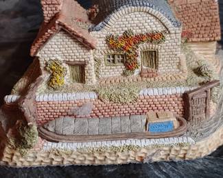 British collection: David Winter: Primrose Cottage 1995