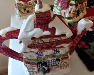 Fitz & Floyd: Ceramic tea kettle house Dickens Christmas