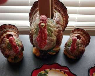 3 Ceramic turkeys