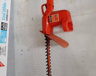 Black & Decker hedge clipper 12"