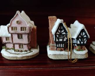 David Winter Miniatures: Suffolk House / Tudor Manor House