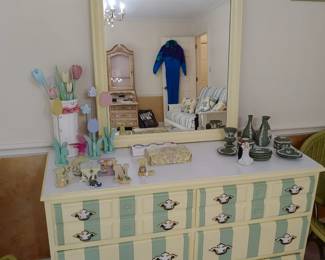 Matching 6 drawer dresser w/mirror