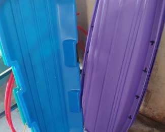 7 plastic snow sleds
