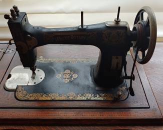 White rotary sewing machine in quarter sawn oak cabinet w/6 drawers