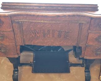 White rotary sewing machine in quarter sawn oak cabinet w/6 drawers