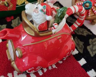 Fitz & Floyd: Red ceramic car tea kettle