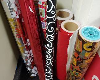 Decorative rolls of wrapping paper