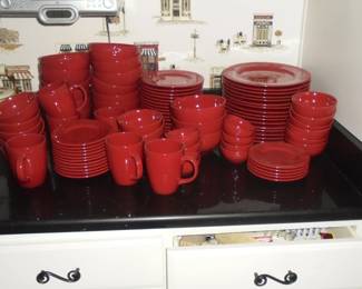 Red dish set 'Home' 12 place setting