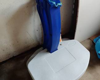 Pool b basketball goal w/net