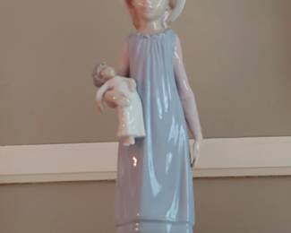 Lladro Girl w/doll