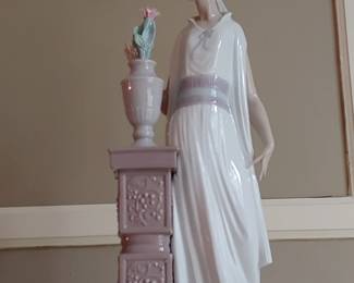 Lladro elegant lady w/flower vase on pedestal