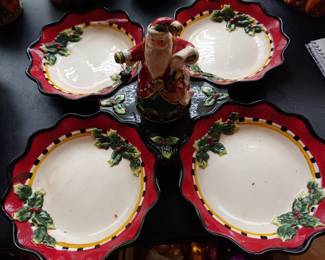 Hors d'oeuvre 4 plate w/Santa